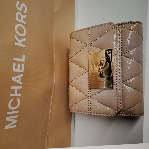 NWT Michael Kors Women's Trifold Polished Leather Wallet OYSTER - Picture 1 of 11